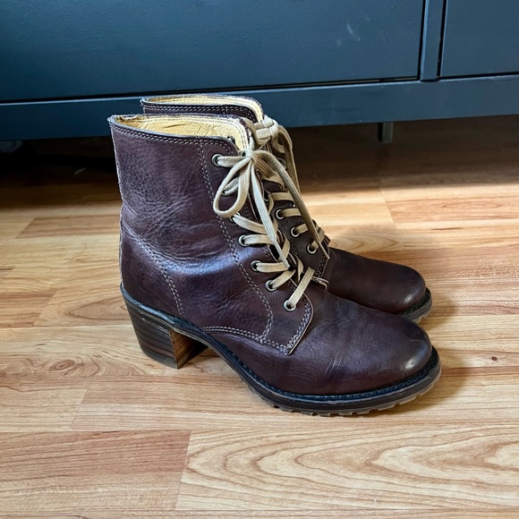 Frye Sabrina Lace Up Ankle Boots - Picture 6 of 13